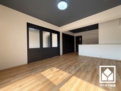 心地よい空間が広がるリビングで、家族みんなが快適に過ごせる時間を提供。