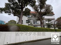 敷地東側に隣接した「苦楽園五番町みどり公園」や、大きなすべり台やブランコなどの遊具が設置された「苦楽園公園」など、徒歩圏内に複数の公園があり、子育て世帯の方にもお勧めです。