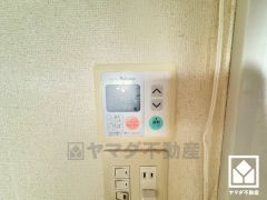 給湯器リモコン。便利なタイマー付きです。