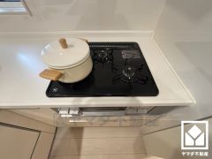 家族のごはん作りがはかどる。同時調理ができる3口コンロ付き。