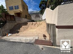 南側道路につき陽当たり良好です。