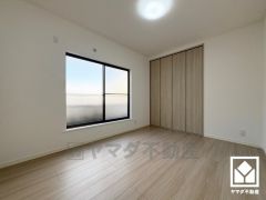 全居室に窓がございます。明るい陽光がたっぷり差し込む心地よい生活空間です。