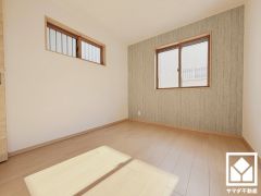 約5.5帖の洋室です。お子様のお部屋などにも丁度良い広さです。