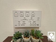 温水洗浄便座付きで、季節を問わずいつでも温かい便座をお使いいただけます。