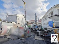 「ファミリーマート尼崎塚口町」まで徒歩3分、「関西スーパー稲野店」まで徒歩8分など、お買い物施設が徒歩圏内に複数あり便利な住環境です。