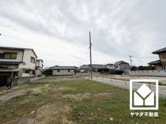 広々17.75帖のLDKが魅力。家族全員がリラックスできる、ゆったりとした快適リビングで温かい団らんの時間を。