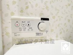 温水洗浄便座付きで、季節を問わずいつでも温かい便座をお使いいただけます。