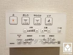 温水洗浄便座付きで、季節を問わずいつでも温かい便座をお使いいただけます。