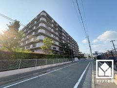 白を基調とした清潔感のある外観。帰るたびに安心感を感じられる佇まい。