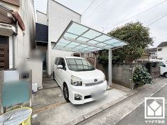 阪神電鉄本線「出屋敷」駅まで徒歩約16分、JR東海道本線「立花」駅まで徒歩約18分、阪神電鉄なんば線「尼崎」駅まで徒歩約25分の立地。