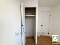 新たに家具を買わなくても良いので、ハンガーパイプ付きのクローゼットは嬉しいですね。