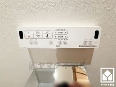 JR東海道本線「甲子園口」駅まで徒歩約10分、阪急電鉄神戸線「西宮北口」駅まで徒歩約18分の立地。