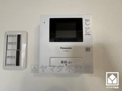 突然の来訪時でも安心なモニター付きインターホンを完備。お留守番中のお子様でも簡単に来訪者の確認ができます。