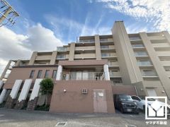 大型荷物の収納や、書斎・趣味のスペース、お子様の秘密基地など、多用途にお使い頂けるロフト付き。