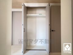 廊下にも収納があり、住空間を広々お使いいただけます。