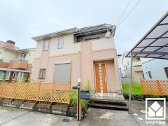 キッチンには床下収納がございます。災害時の非常食や食料品のストックなども保存できます。