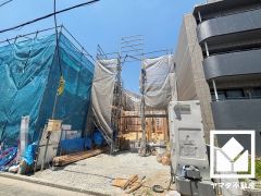 家族との時間も、自分だけの時間も心地よく過ごせる。シンプルで飽きのこない設計が、暮らしに余白をもたらします。この家は、日々の暮らしをそっと支えてくれます。
