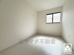 約5帖の2階洋室です。全居室フローリングでお掃除ラクラクです。