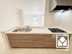 カウンターキッチンなので配膳や片付けがしやすく、お料理中でもお子様の様子が分かって安心です。