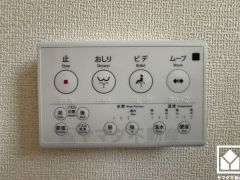 温水洗浄便座付きで、季節を問わずいつでも温かい便座をお使いいただけます。