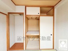 押入にはお客様用の座布団や寝具も収納可能です。