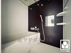 ゆったり足が伸ばせるので、毎日の疲れを癒やすバスタイムを実現。