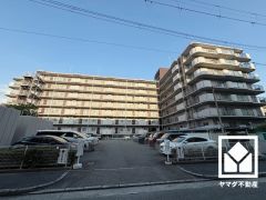 スムーズな移動を叶えるエレベーターが1基ございます。忙しい朝も快適に、ストレスフリーな暮らしをサポート。