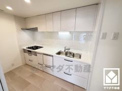 独立型キッチンのためリビングに生活感が出にくく、急な来客の際にも慌てずに対応可能です。