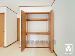 大きなクローゼットなので整理整頓しやすいです。