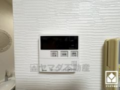 ボタン1つで自動でお湯張りができるオートバス機能付き。追い炊き機能もございますので、いつでも温かいお風呂に入ることができます。