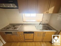 カウンター付きのオープンキッチンなので配膳や片付けがしやすく、お料理中でもお子様の様子が分かって安心です。