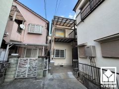 駐車スペース確保。重い荷物や雨の日の移動もスムーズで、快適なカーライフを実現。