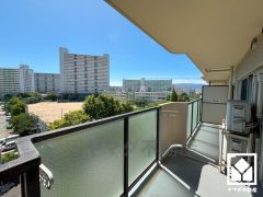 広々バルコニーでお洗濯をたっぷりと干す事ができます。