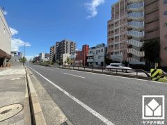 阪神電鉄本線「香櫨園」駅まで徒歩約7分、4沿線利用可能な立地。「ライフ夙川店」まで徒歩2分など、毎日の通勤・通学だけでなく、日々のお買い物や、休日のお出かけまで利便性に優れています。
