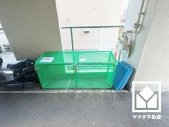 清潔なゴミ出し場で気持ち良くお使い頂けます。