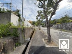 ゆったりとした広さがあるのでファミリーカー等の車の出入れも楽にできます