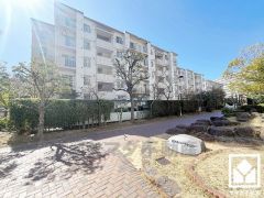 白を基調とした清潔感のある外観。帰るたびに安心感を感じられる佇まい。