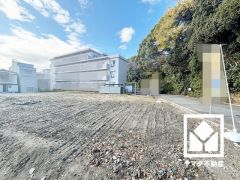 室内洗濯機置場がございますので、天候に左右されず洗濯していただけます。