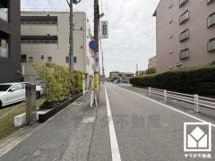 宅配ボックスも完備しています。留守でも安心、荷物の受け取りをスムーズに。