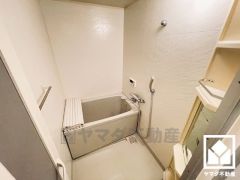 1日の疲れを癒す浴室でゆったりリフレッシュ。清潔感あふれる空間で、毎日のバスタイムをより快適に。