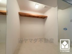 たっぷり収納できる約1.9帖の納戸付きだから、家の中をもっとスッキリ。季節の荷物や趣味の道具もしっかり収納。