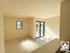 自然光を取り込む、開放感あふれる暮らし。隅々まで光が降り注ぎ、明るく心地の良い空間。