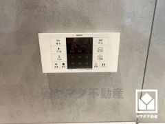 ボタン1つで自動でお湯張りができるオートバス機能付き。追い炊き機能もございますので、いつでも温かいお風呂に入ることができます。