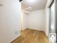 たっぷり収納できる約5.5帖の納戸付きだから、家の中をもっとスッキリ。季節の荷物や趣味の道具もしっかり収納。