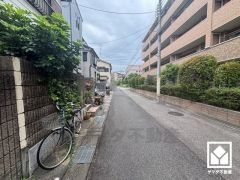 「万代仁川店」まで徒歩8分など、お買い物施設が徒歩圏内に複数あり便利な住環境です。「段上小学校」までは徒歩6分となっており、低学年のお子様も安心して通学していただけます。