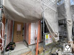 南向きバルコニーで陽当たり、風通し良好。奥行きがあり広々としているため、お洗濯物をたっぷりと干す事ができます。