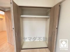 新たに家具を買わなくても良いので、ハンガーパイプ付きのクローゼットは嬉しいですね。