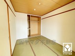 新たに家具を買わなくても良いので、ハンガーパイプ付きの押入れは嬉しいですね。