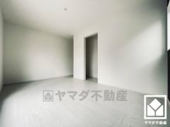 ウォークインクローゼット付きの洋室で整理整頓しやすいです。