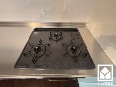 毎日の料理がもっとスムーズに。便利な3口コンロ付きキッチン。